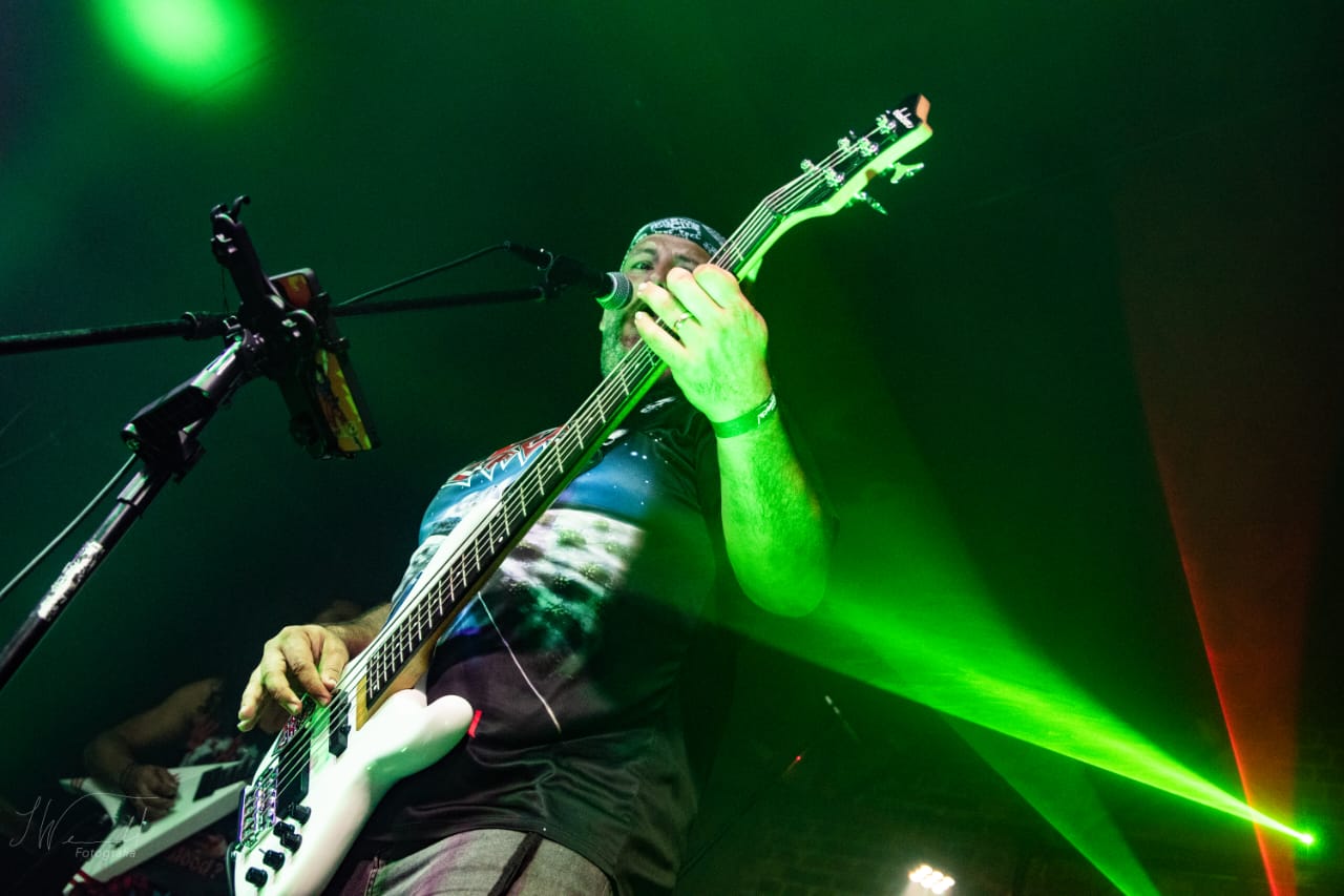 Metal Cross Live